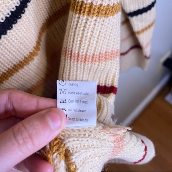 NWOT Amazon V Neck Cream Multicolor Striped Long Sleeve Acrylic Sweater Small - Picture 5 of 6